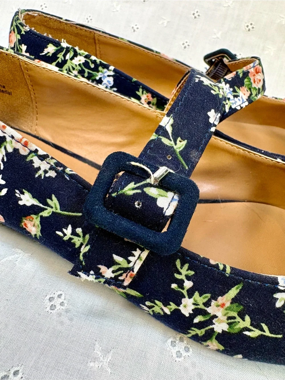 Journee Collection Navy Floral Pointed Flats